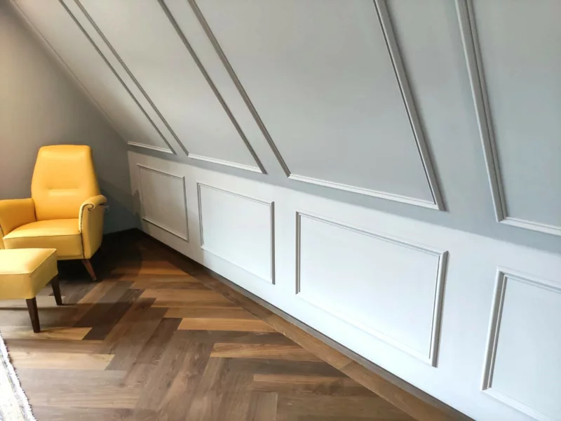 Panelling in light grey